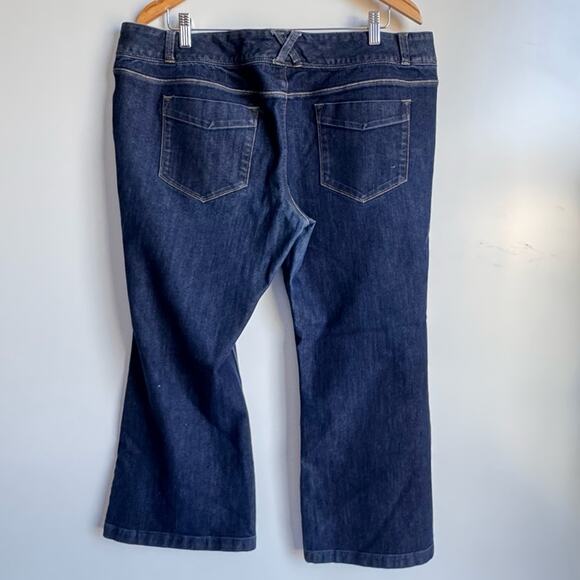 Lands' End Blue Bootcut Leg Jeans Classic Fit 5 Pocket Dark Wash midrise petite - Picture 4 of 11